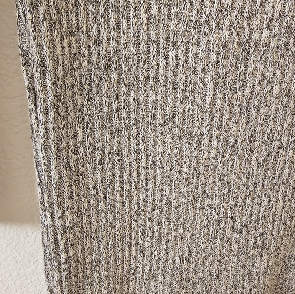 Cozy Gray Ribbed Sweater - Picture 5 of 7